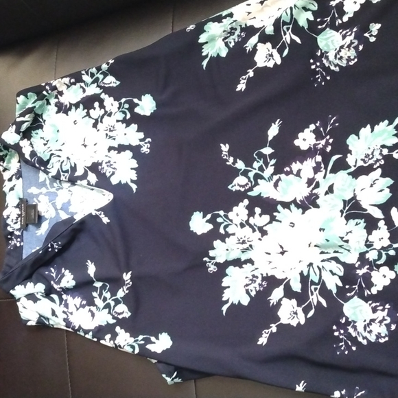 ANN TAYLOR....Sleeveless and Teller blouse size medium 100% polyester - Picture 4 of 4